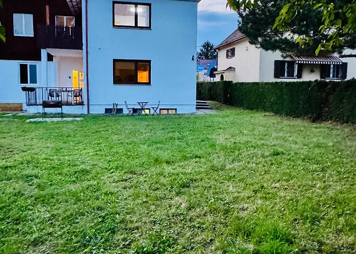 Comfortable 7br With Garden Access Apartamento Viena