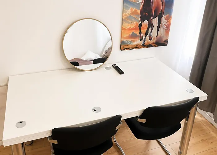 Comfortable 7br With Garden Access Apartamento Viena
