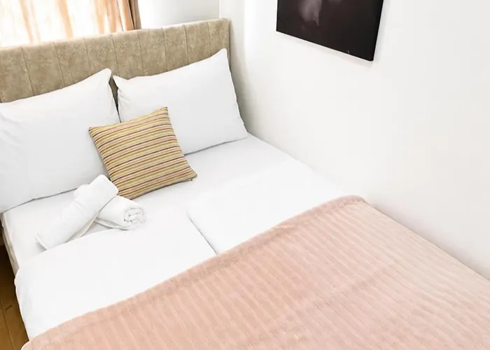 Apartamento Comfortable 7br With Garden Access
