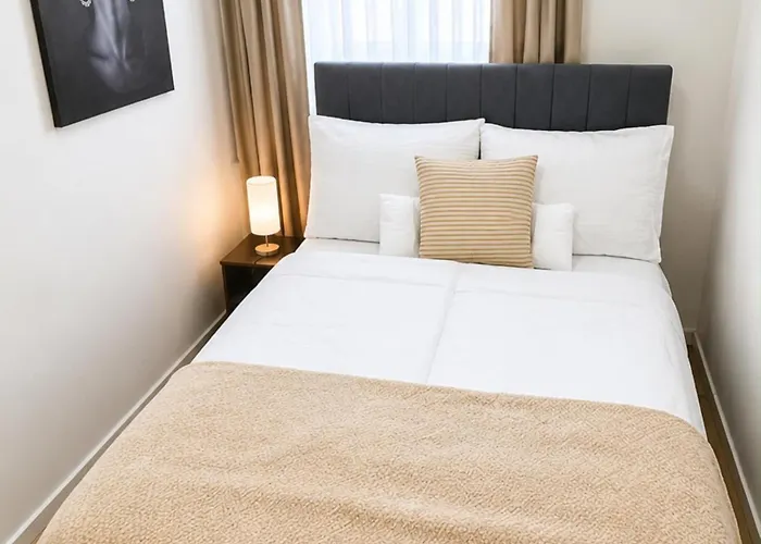Comfortable 7br With Garden Access