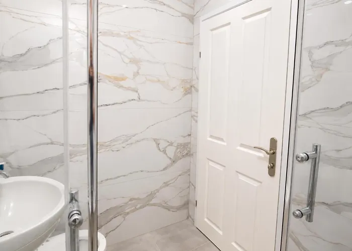Comfortable 7br With Garden Access Viena