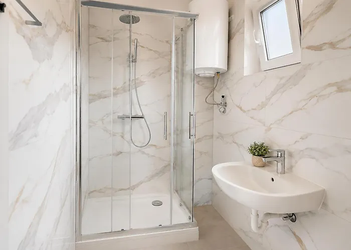 Comfortable 7br With Garden Access Apartamento